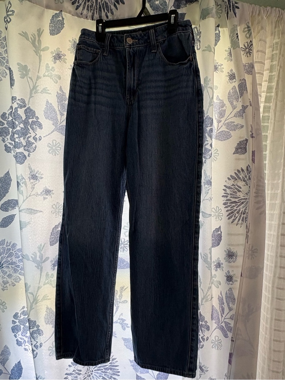 Hollister Straight-Leg Women’s Jeans in Dark Indigo Wash